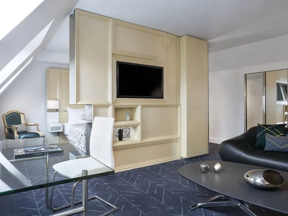 W - Opera Hotel 5*