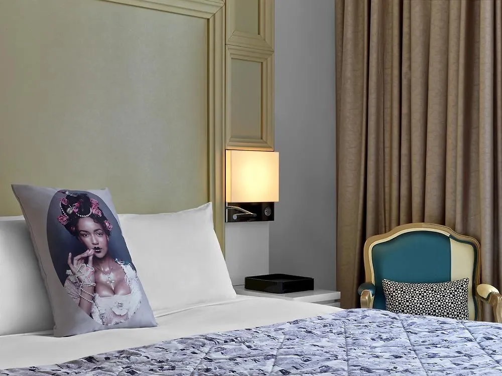 W - Opera Paris