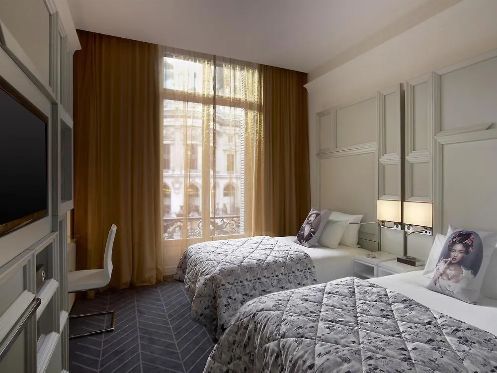 Hotel W - Opera